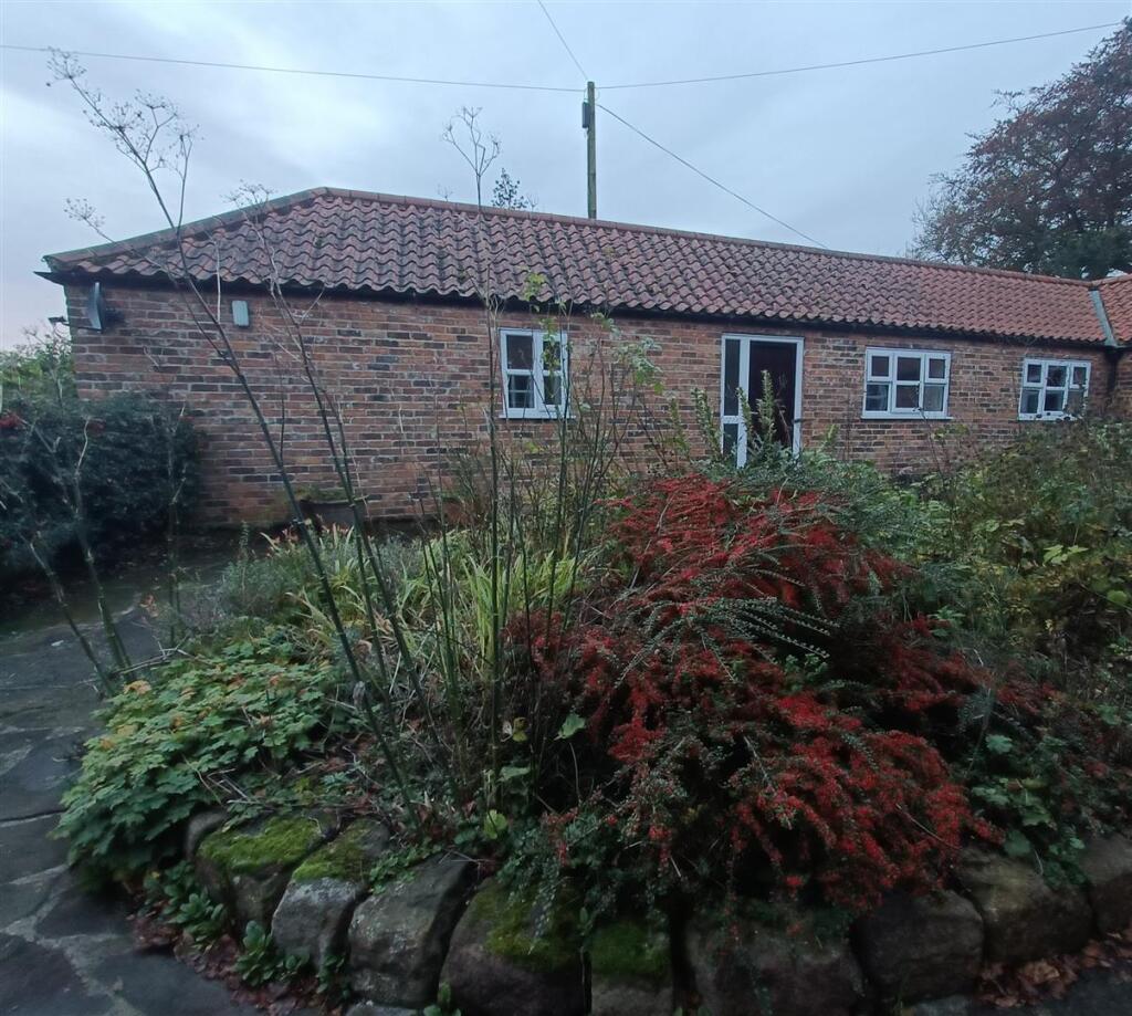 1 bed Barn Conversion for rent in Grasby. From Perkins George Mawer & Co. - Commercial 1 bed Barn Conversion for rent in Grasby. From Perkins George Mawer & Co. - Commercial