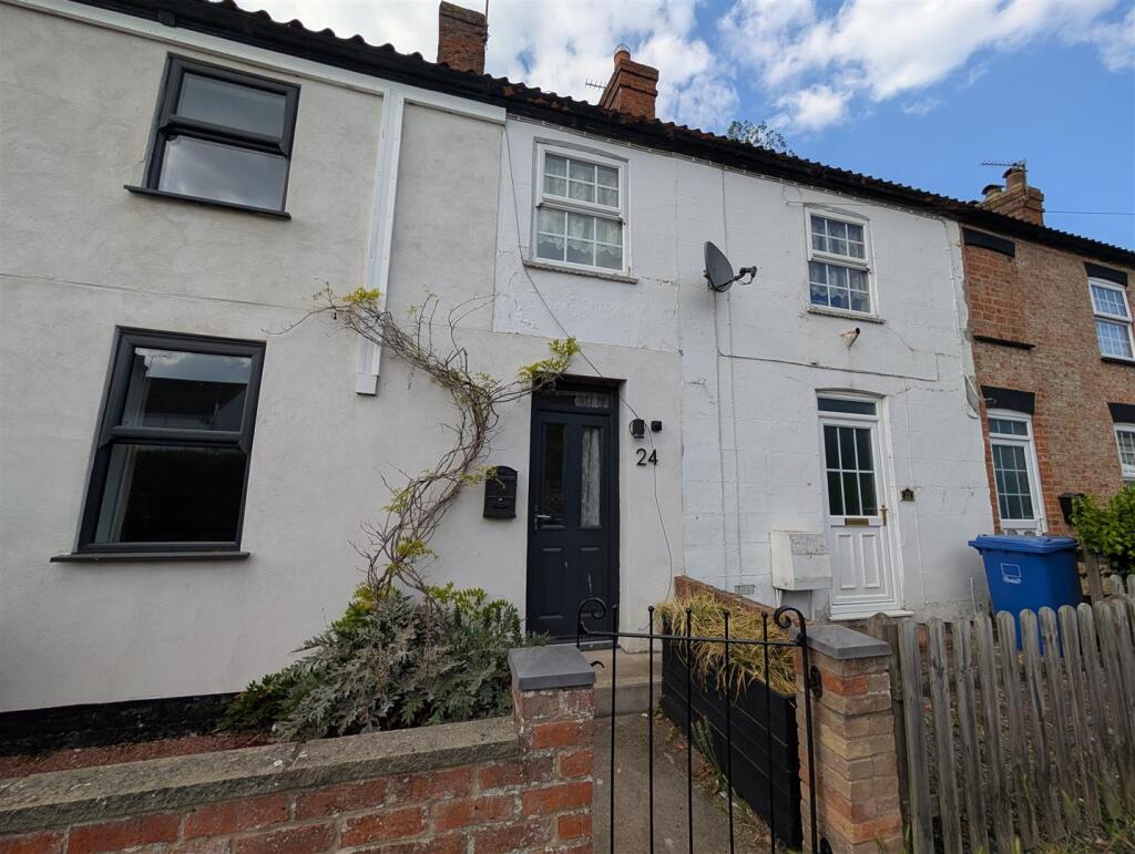 2 bed Mid Terraced House for rent in Caistor. From Perkins George Mawer & Co. - Commercial 2 bed Mid Terraced House for rent in Caistor. From Perkins George Mawer & Co. - Commercial