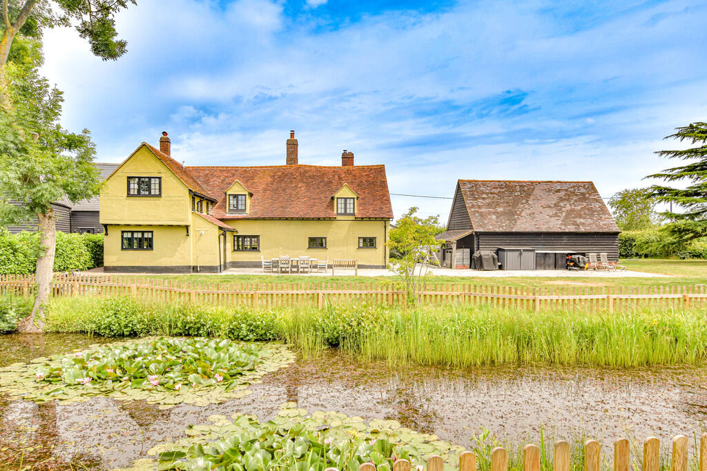5 bed Farm House for rent in Causeway End. From Pestell & Co - Great Dunmow 5 bed Farm House for rent in Causeway End. From Pestell & Co - Great Dunmow