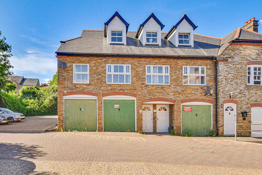 2 bed Apartment for rent in Bishop's Stortford. From Pestell & Co - Great Dunmow 2 bed Apartment for rent in Bishop's Stortford. From Pestell & Co - Great Dunmow