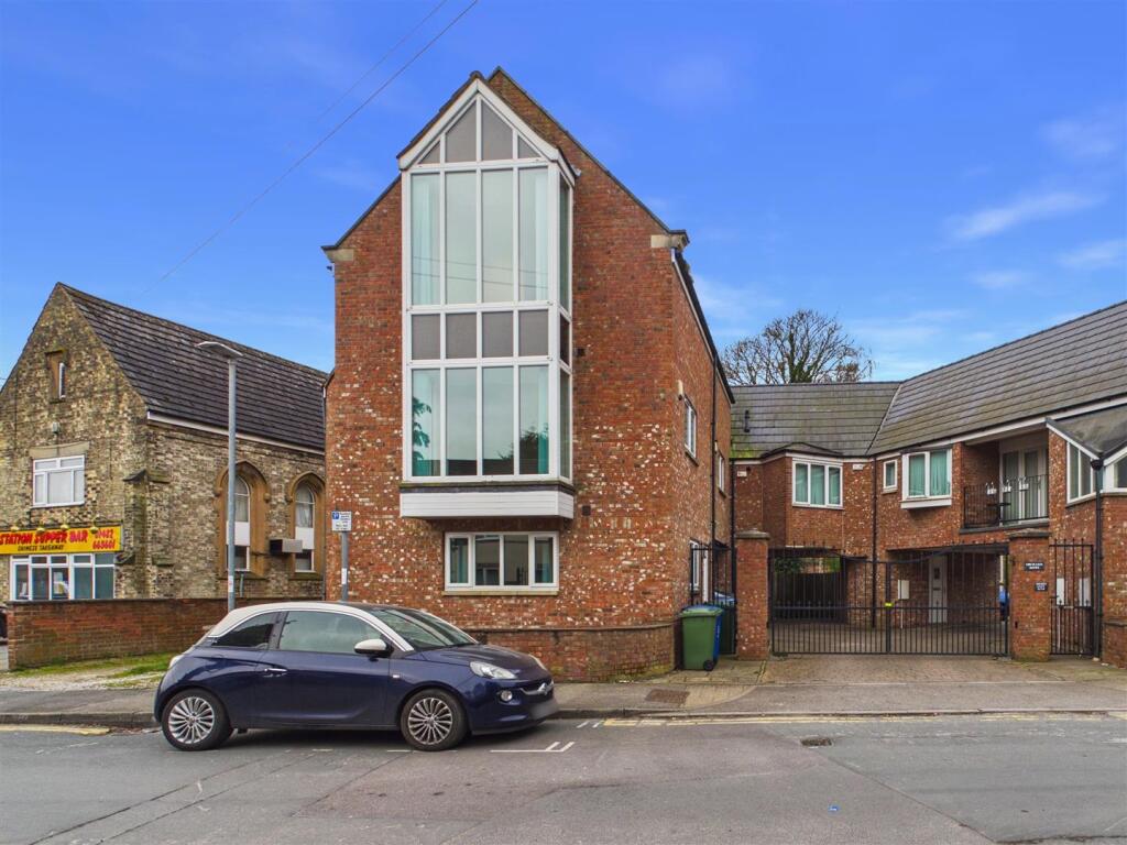 2 bed Mews for rent in Brough. From Philip Bannister & Co - Hessle