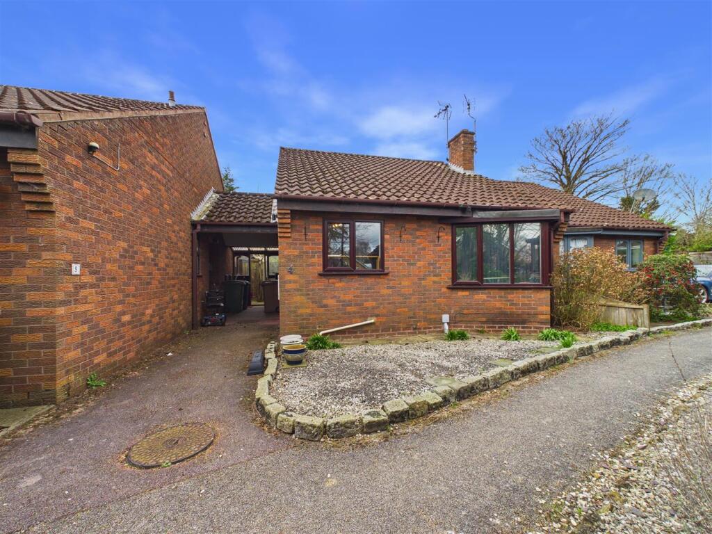 2 bed Semi-detached bungalow for rent in Brough. From Philip Bannister & Co - Hessle