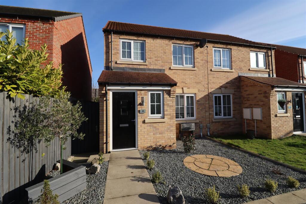 3 bed Semi Detached for rent in Elloughton. From Philip Bannister & Co - Hessle 3 bed Semi Detached for rent in Elloughton. From Philip Bannister & Co - Hessle