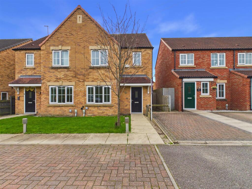 3 bed Semi Detached for rent in Elloughton. From Philip Bannister & Co - Hessle 3 bed Semi Detached for rent in Elloughton. From Philip Bannister & Co - Hessle