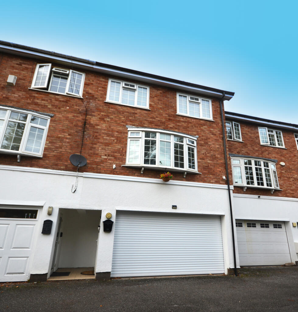 4 bed Town House for rent in Charlestown. From Philip Ellis Properties Limited - Whitefield 4 bed Town House for rent in Charlestown. From Philip Ellis Properties Limited - Whitefield