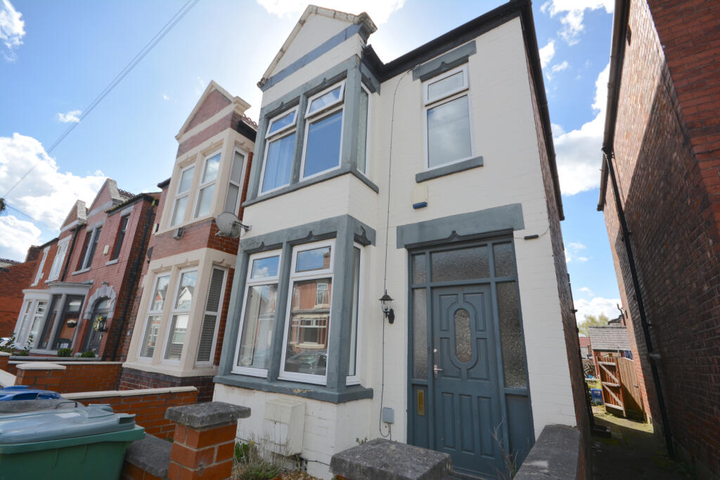 3 bed Mid Terraced House for rent in Simister. From Philip Ellis Properties Limited - Whitefield 3 bed Mid Terraced House for rent in Simister. From Philip Ellis Properties Limited - Whitefield