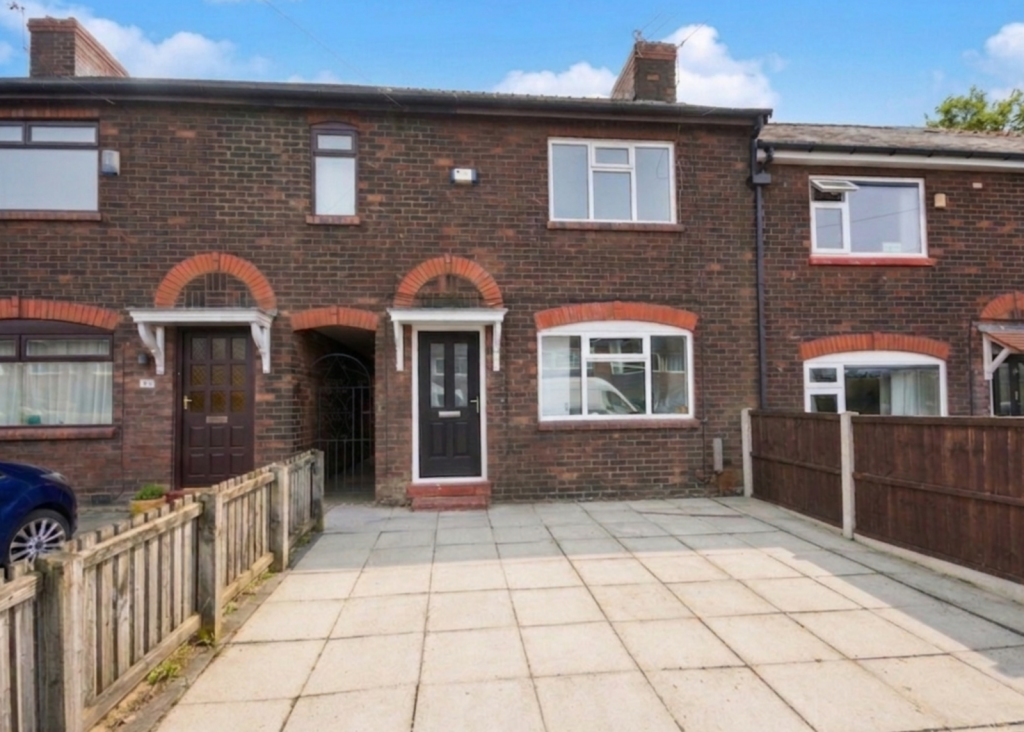 2 bed Mid Terraced House for rent in Simister. From Philip Ellis Properties Limited - Whitefield