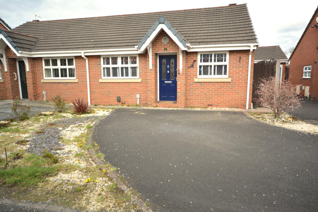 2 bed Bungalow for rent in Higher Folds. From Philip Ellis Properties Limited - Whitefield