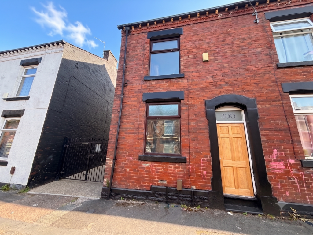 2 bed Mid Terraced House for rent in Lees. From Philip Ellis Properties Limited - Whitefield