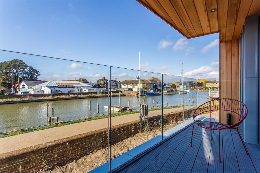 3 bed Town House for rent in Rye. From Phillips & Stubbs - Rye 3 bed Town House for rent in Rye. From Phillips & Stubbs - Rye