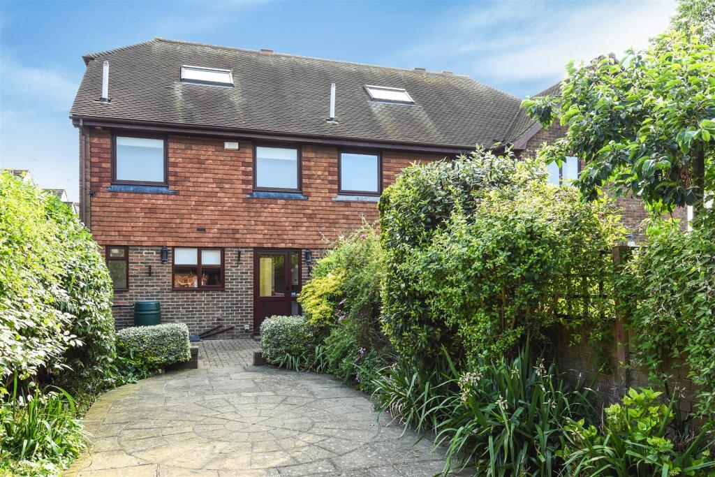 4 bed End of Terrace for rent in Rye. From Phillips & Stubbs - Rye