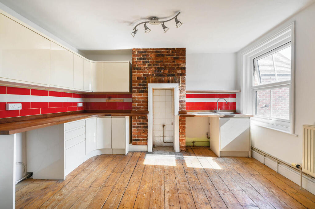 2 bed 1st Floor Flat for rent in Rye. From Phillips & Stubbs - Rye