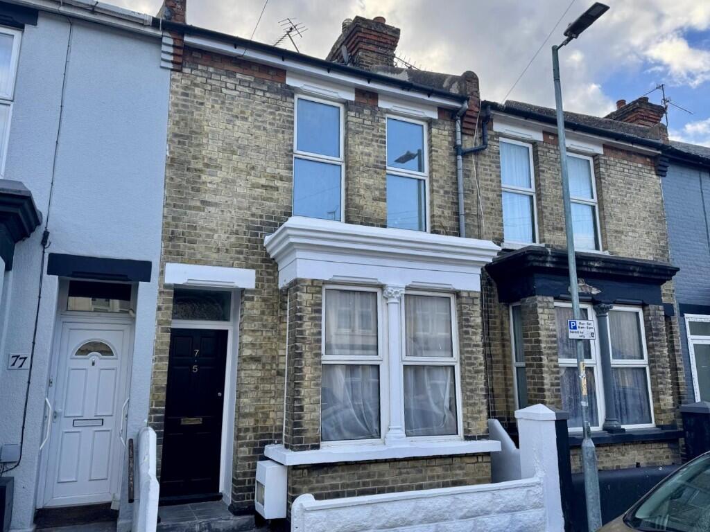 3 bed Mid Terraced House for rent in Lower Twydall. From Phoenix Property Services - Gillingham