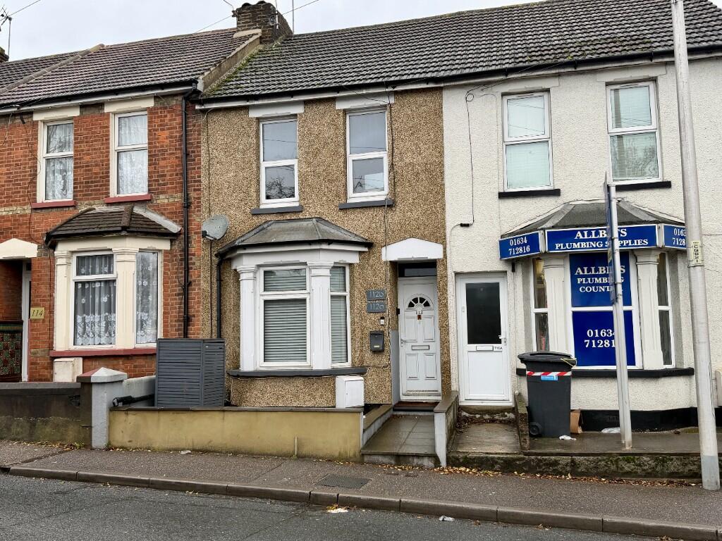 2 bed 1st Floor Flat for rent in Rochester. From Phoenix Property Services - Gillingham