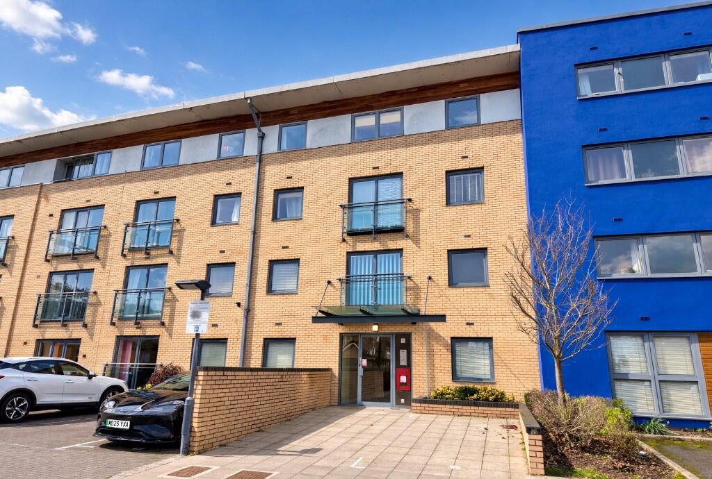 1 bed 1st Floor Flat for rent in Chatham. From Phoenix Property Services - Gillingham