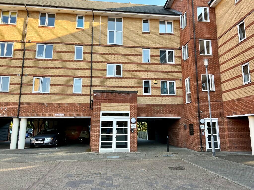 2 bed 1st Floor Flat for rent in Maidstone. From Phoenix Property Services - Gillingham