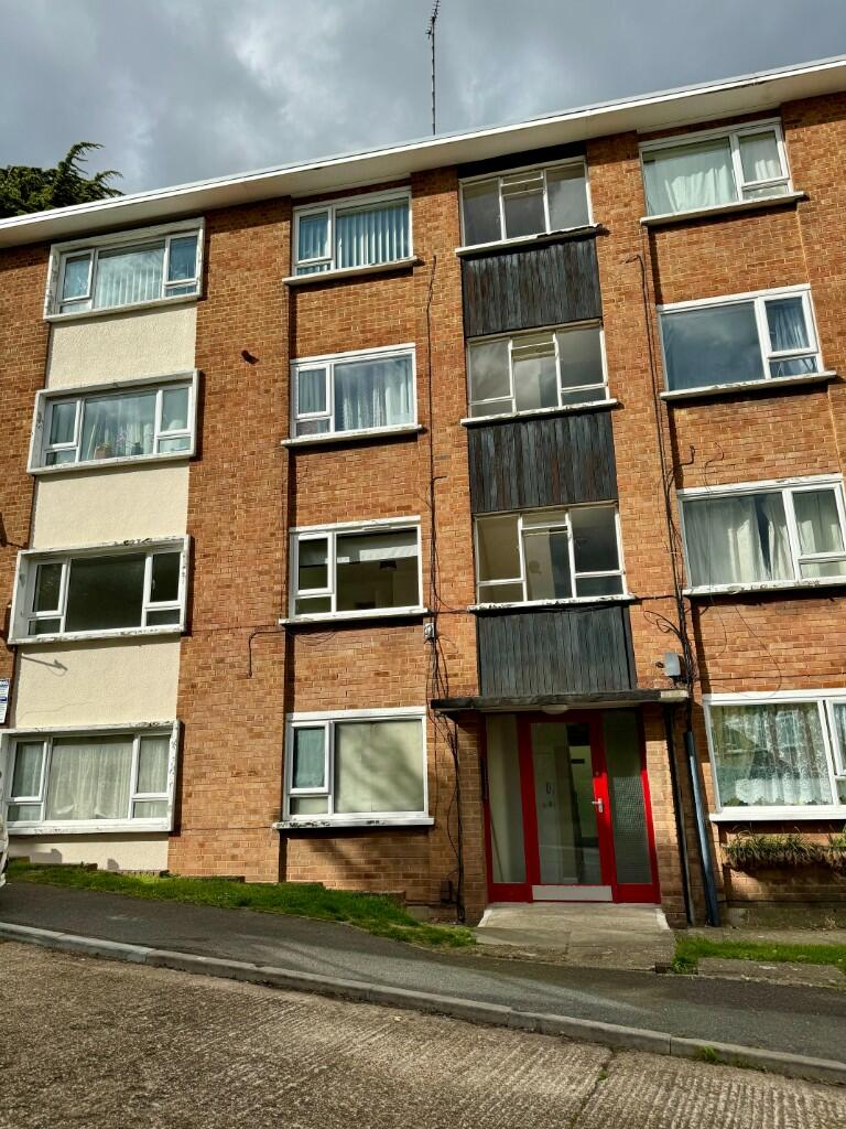 2 bed 1st Floor Flat for rent in Rochester. From Phoenix Property Services - Gillingham