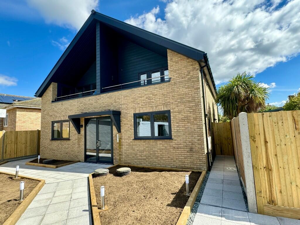 1 bed 1st Floor Flat for rent in Moor Street. From Phoenix Property Services - Gillingham