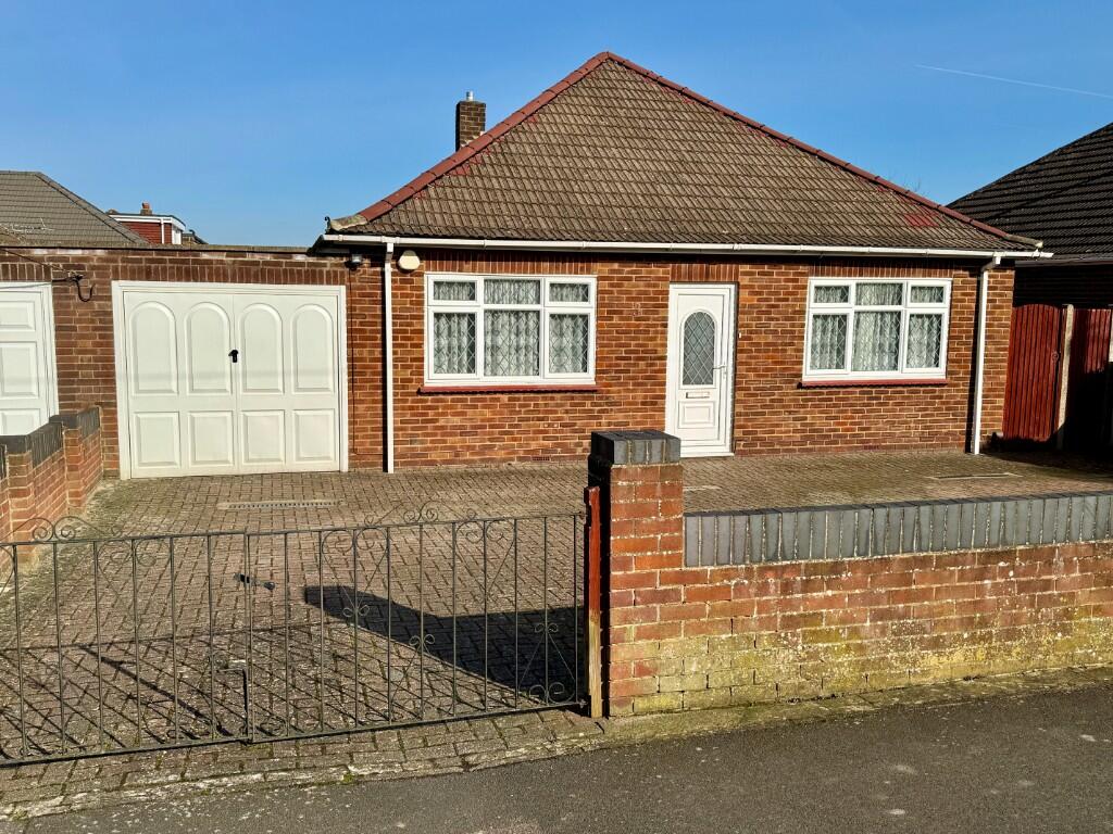 3 bed Detached bungalow for rent in Gillingham. From Phoenix Property Services - Gillingham 3 bed Detached bungalow for rent in Gillingham. From Phoenix Property Services - Gillingham