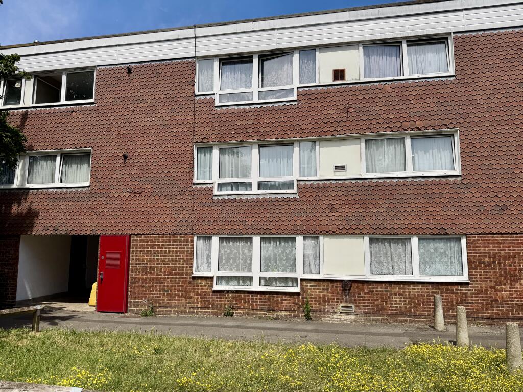 1 bed House (unspecified) for rent in Lower Twydall. From Phoenix Property Services - Gillingham