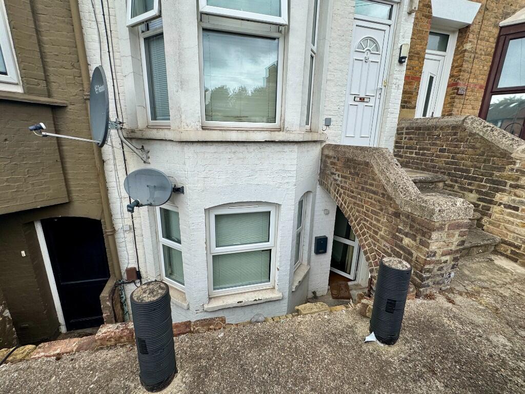 1 bed House (unspecified) for rent in Boxley. From Phoenix Property Services - Gillingham