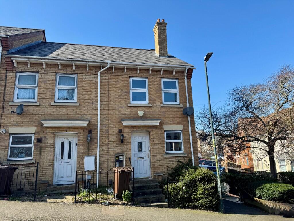 2 bed End of Terrace for rent in Chatham. From Phoenix Property Services - Gillingham