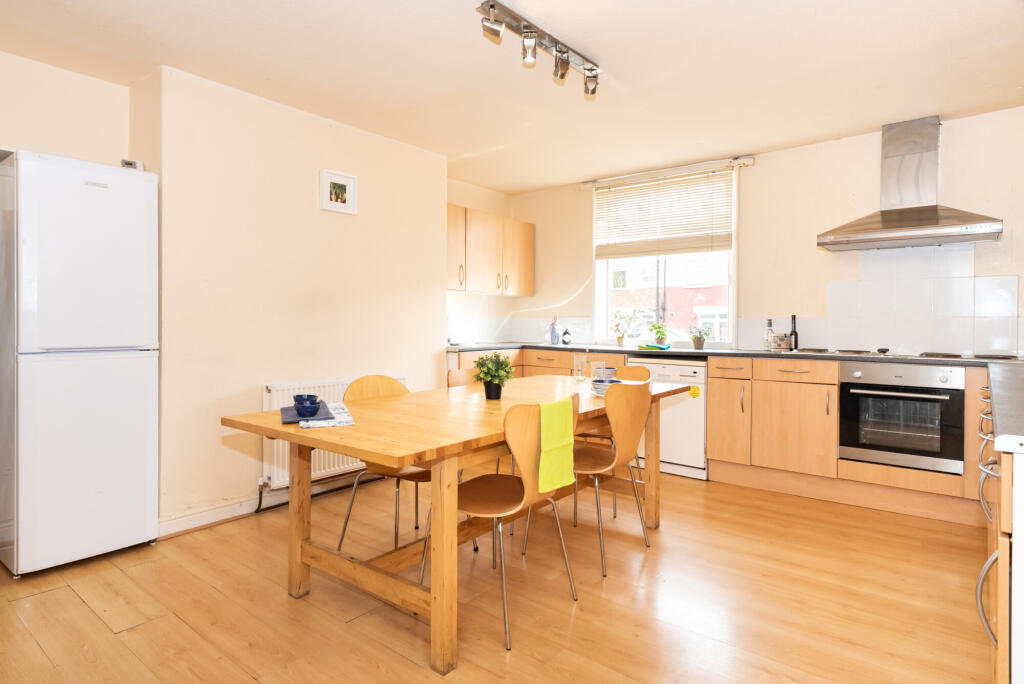 8 bed Mid Terraced House for rent in Leeds. From Pickard Leeds Limited - Leeds