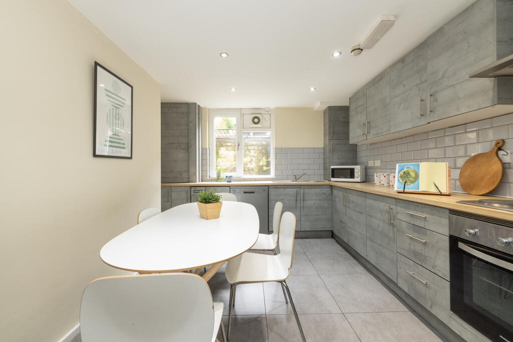 5 bed Mid Terraced House for rent in Leeds. From Pickard Leeds Limited - Leeds