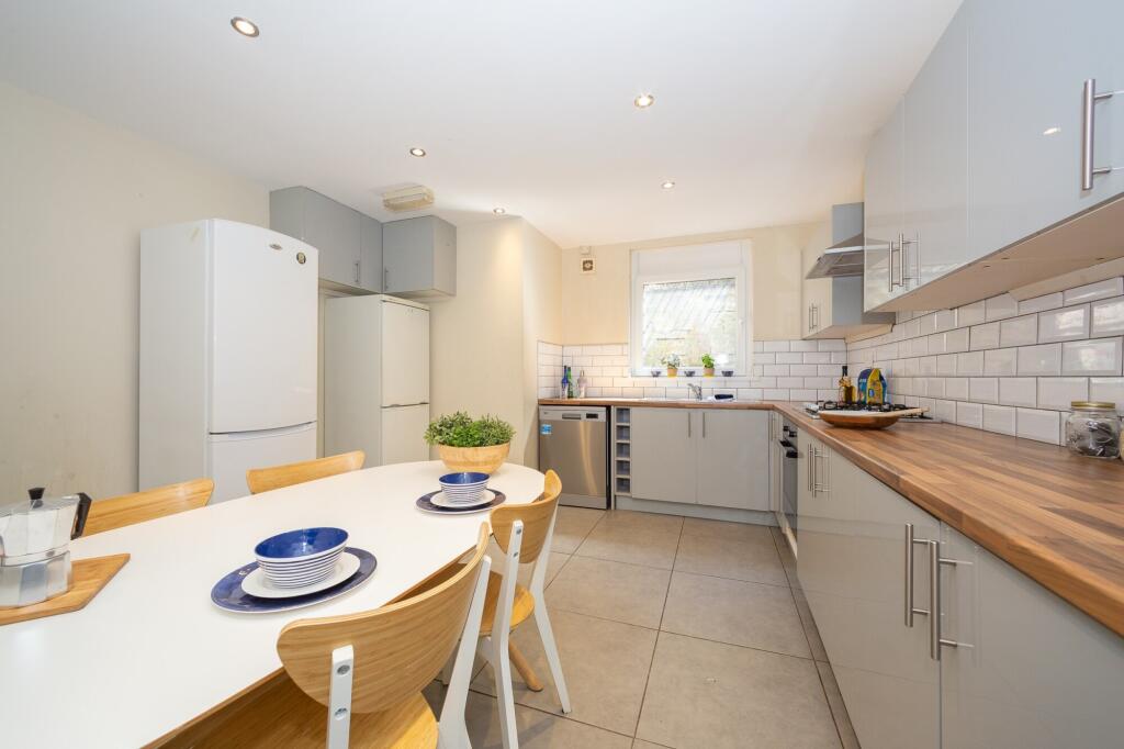 6 bed Mid Terraced House for rent in Leeds. From Pickard Leeds Limited - Leeds