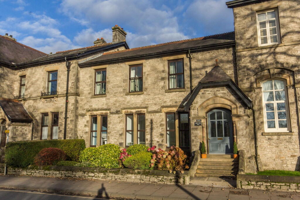 2 bed House (unspecified) for rent in Kendal. From Poole Townsend - Barrow-in-Furness