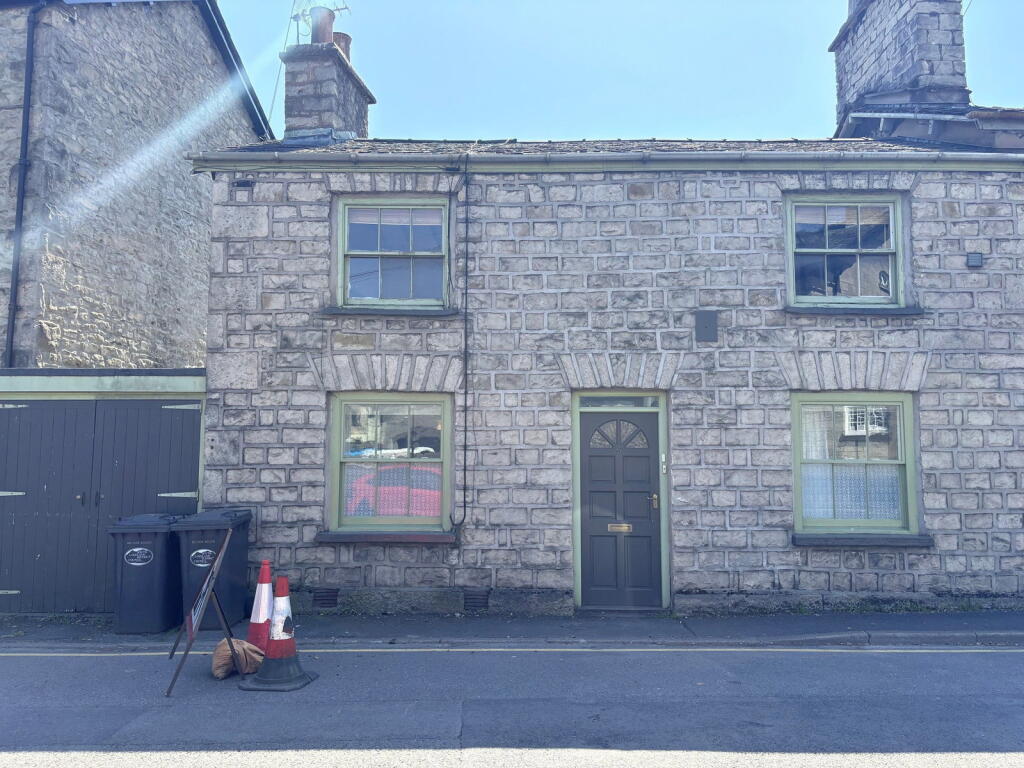 1 bed 1st Floor Flat for rent in Kendal. From Poole Townsend - Barrow-in-Furness 1 bed 1st Floor Flat for rent in Kendal. From Poole Townsend - Barrow-in-Furness