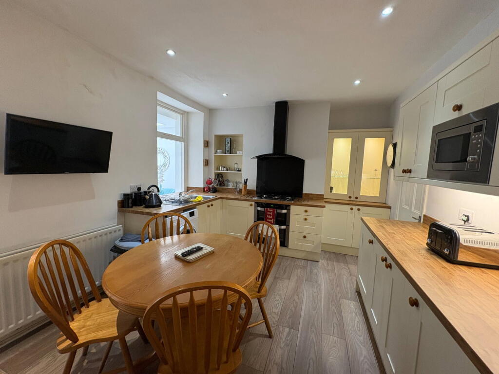 2 bed Mid Terraced House for rent in Askam in Furness. From Poole Townsend - Barrow-in-Furness 2 bed Mid Terraced House for rent in Askam in Furness. From Poole Townsend - Barrow-in-Furness