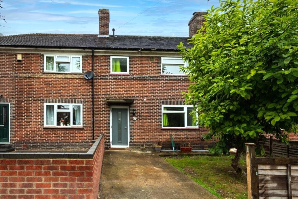 3 bed Mid Terraced House for rent in Elsfield. From Portfolio Properties - Oxford
