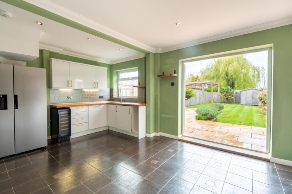 4 bed Semi Detached for rent in Kidlington. From Portfolio Properties - Oxford