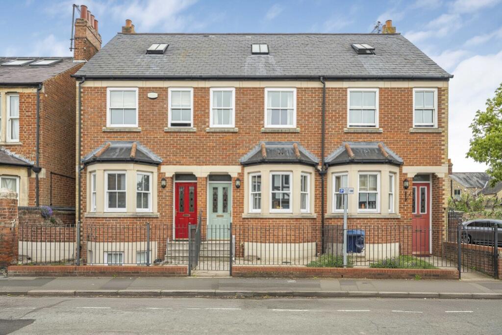 3 bed Mid Terraced House for rent in Wytham. From Portfolio Properties - Oxford