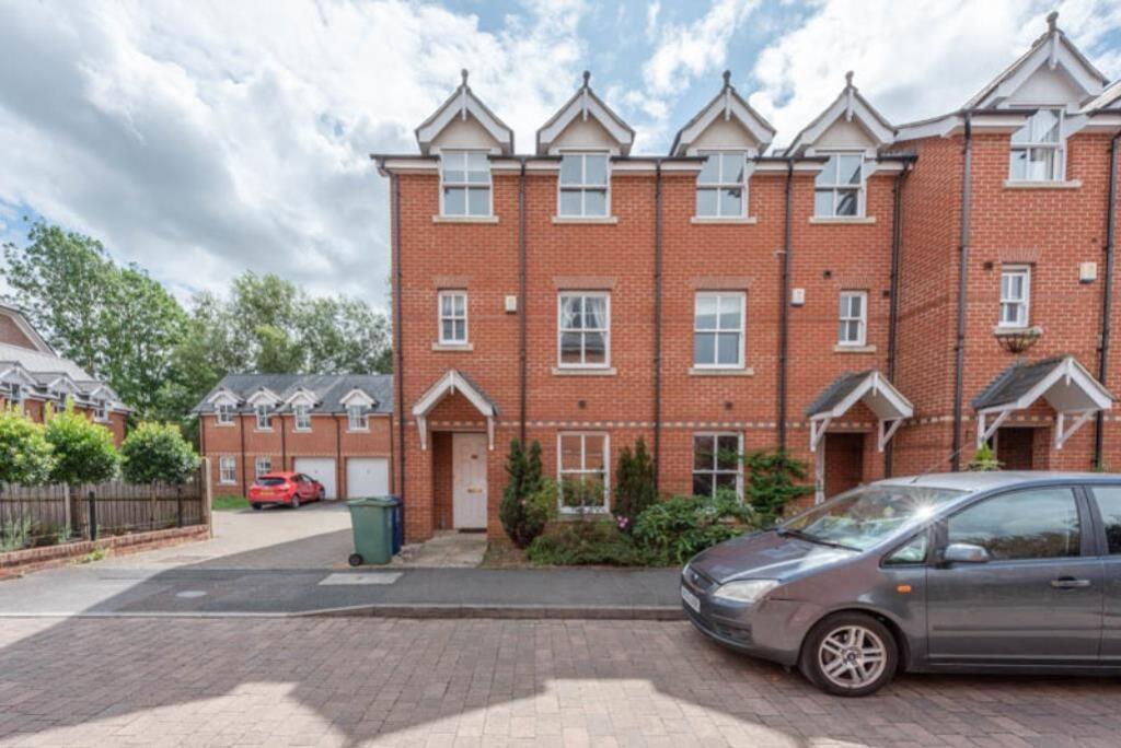 4 bed Mid Terraced House for rent in Chawley. From Portfolio Properties - Oxford