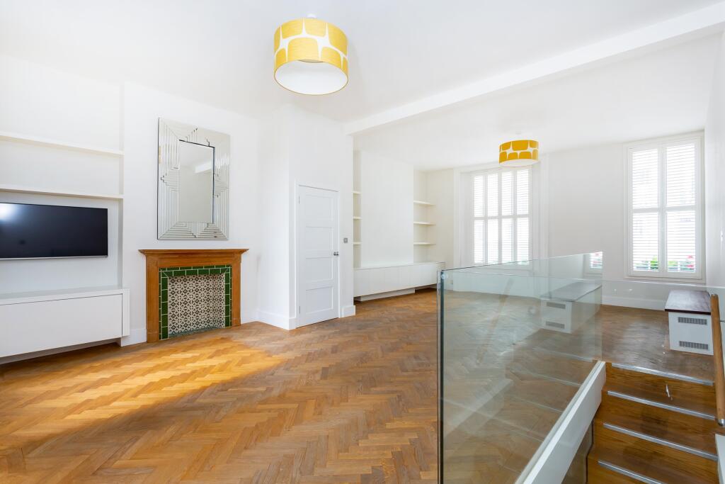 3 bed 1st Floor Flat for rent in London. From Portico - Camden