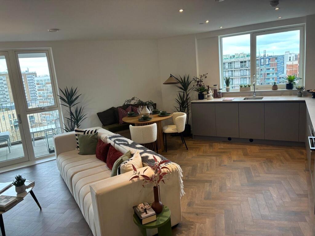 3 bed 1st Floor Flat for rent in London. From Portico - Camden