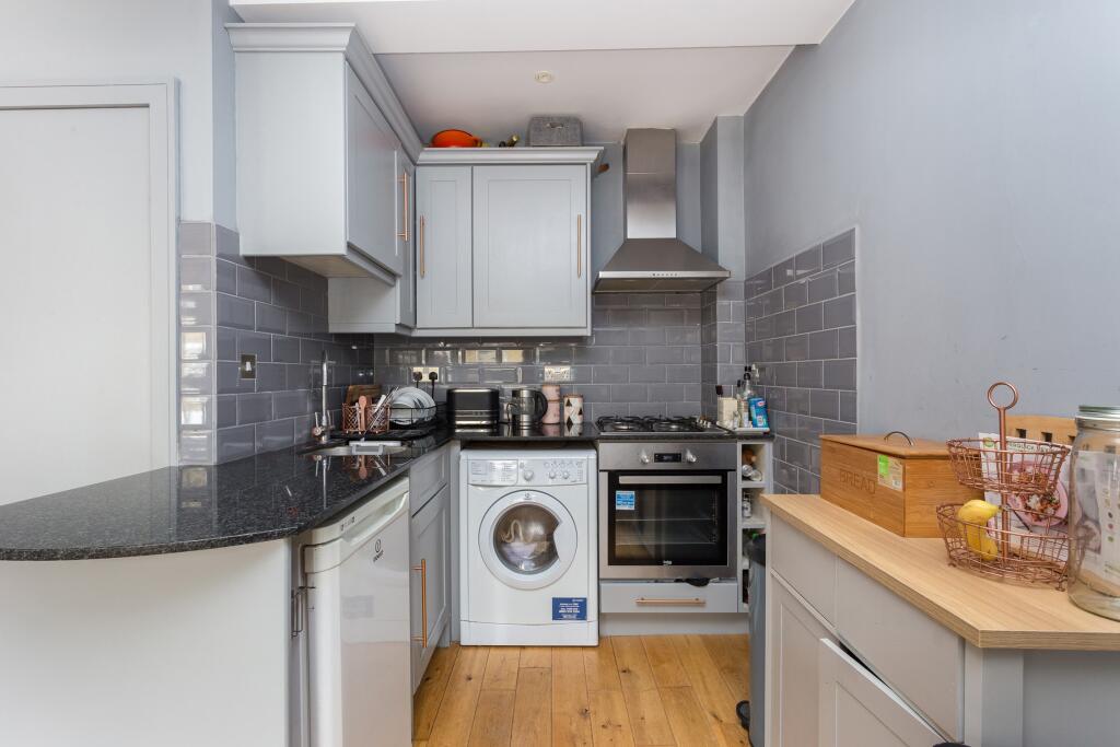 1 bed 1st Floor Flat for rent in London. From Portico - Clapham