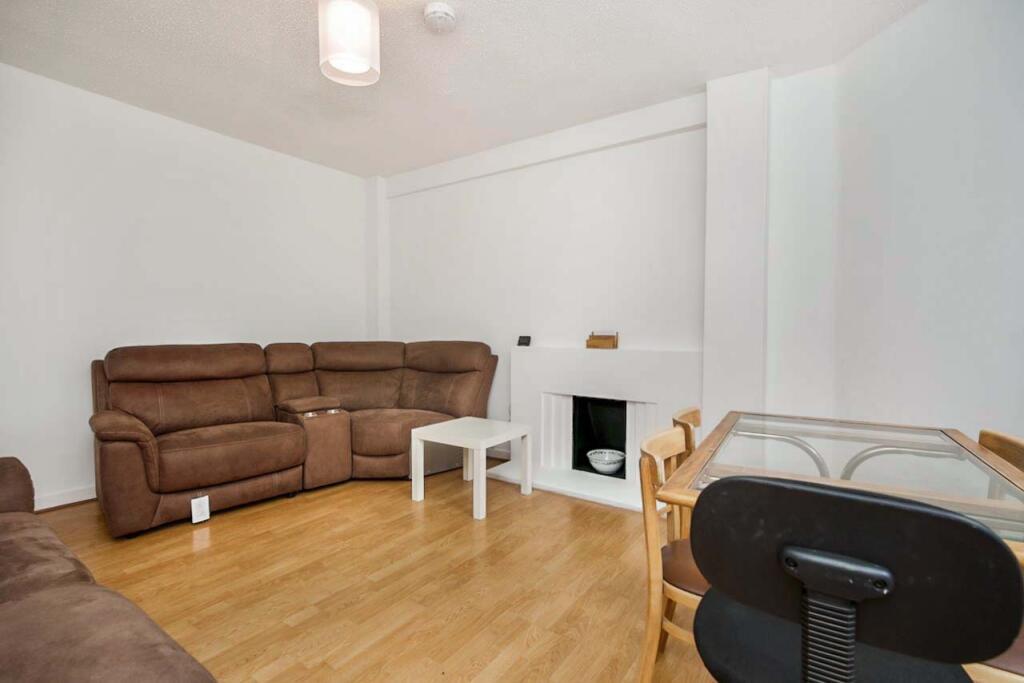 3 bed 1st Floor Flat for rent in Clapham. From Portico - Clapham
