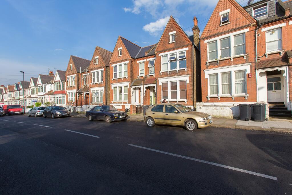 2 bed 1st Floor Flat for rent in London. From Portico - Clapham