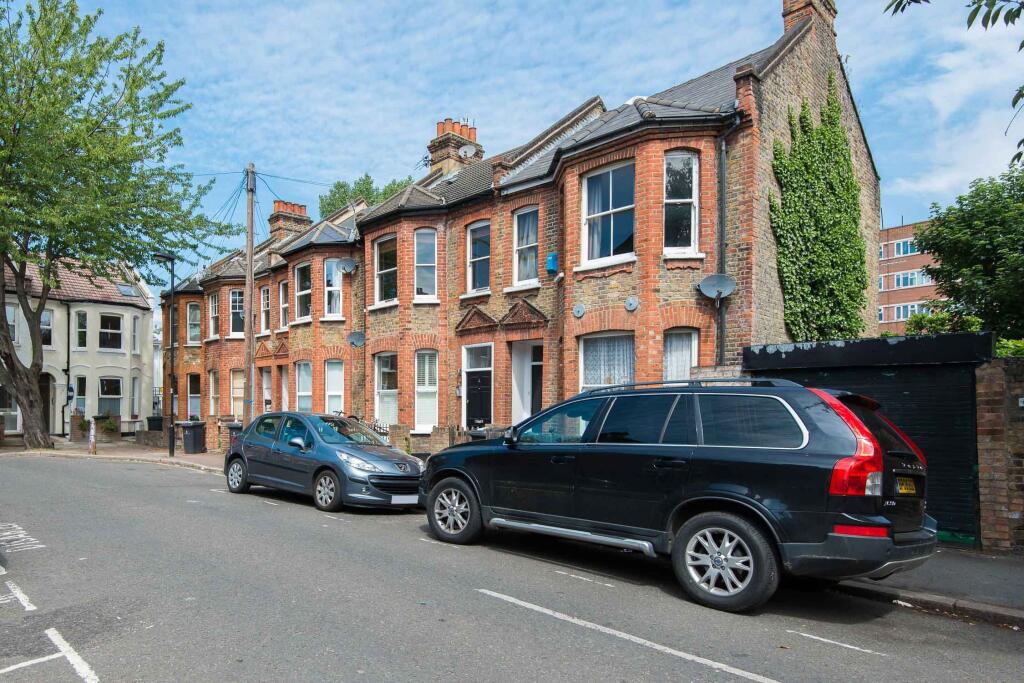 3 bed 1st Floor Flat for rent in London. From Portico - Clapham