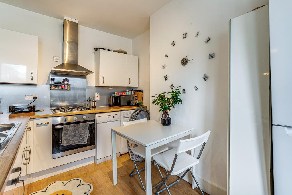 1 bed 1st Floor Flat for rent in Clapham. From Portico - Clapham