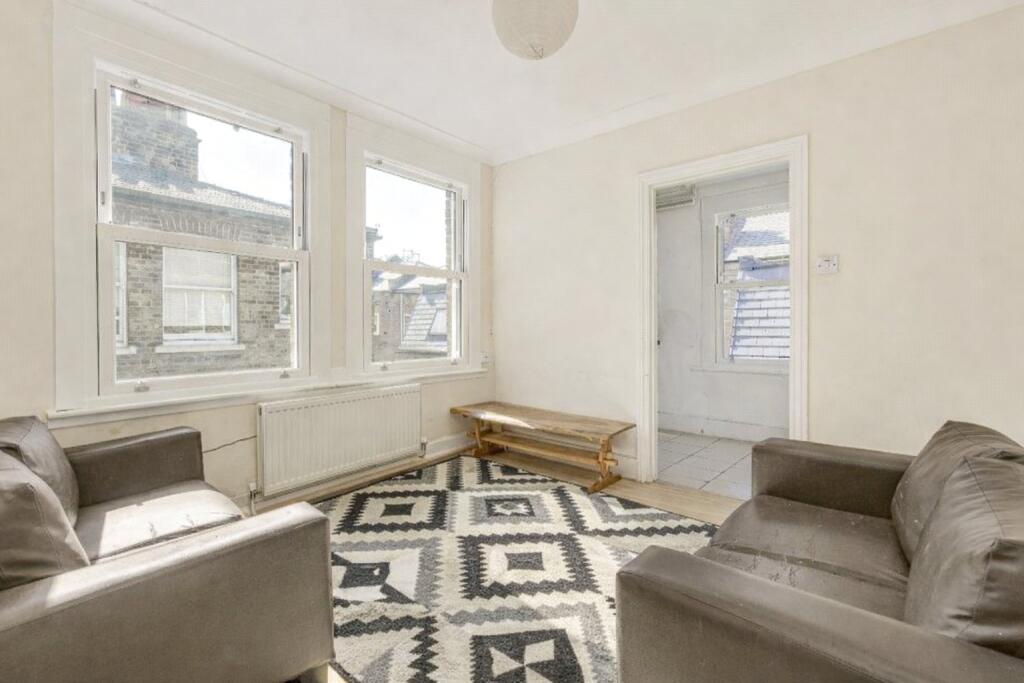 3 bed 1st Floor Flat for rent in London. From Portico - Clapham