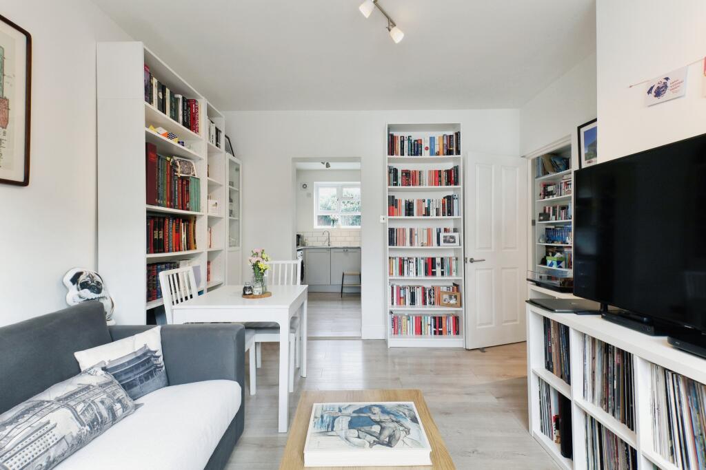 2 bed 1st Floor Flat for rent in Clapham. From Portico - Clapham 2 bed 1st Floor Flat for rent in Clapham. From Portico - Clapham