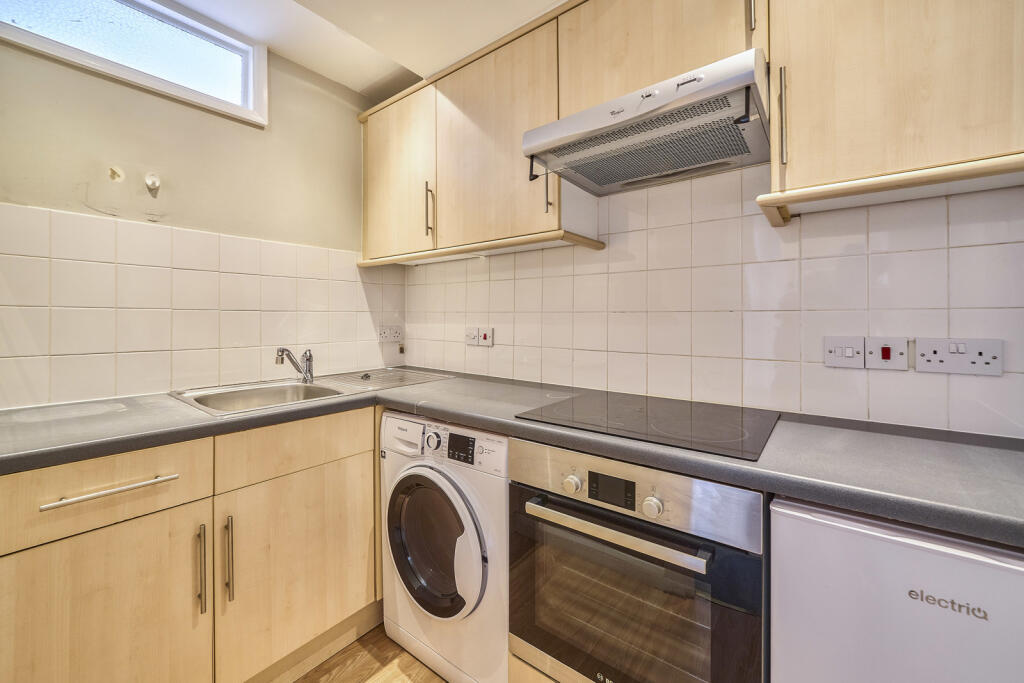 4 bed Studio for rent in London. From Portico - Clapham