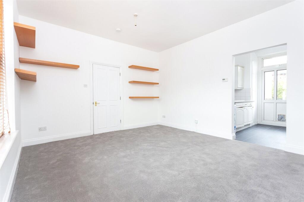 3 bed 1st Floor Flat for rent in London. From Portico - Dulwich