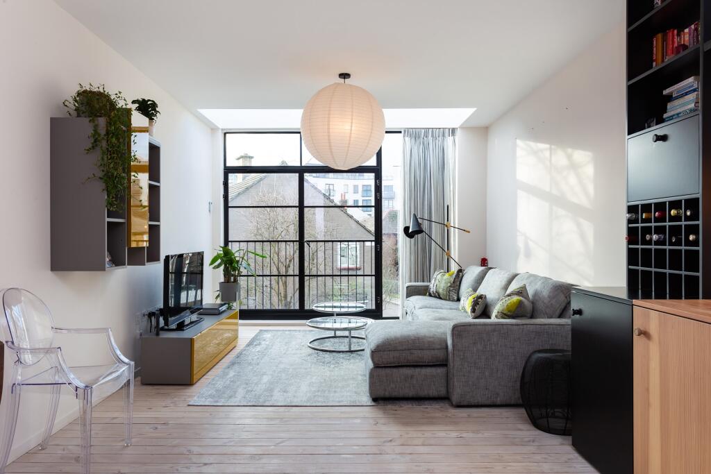2 bed 1st Floor Flat for rent in Catford. From Portico - Dulwich 2 bed 1st Floor Flat for rent in Catford. From Portico - Dulwich