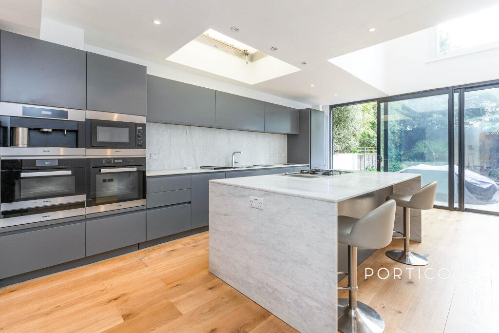 5 bed Mid Terraced House for rent in Stoke Newington. From Portico - Highbury