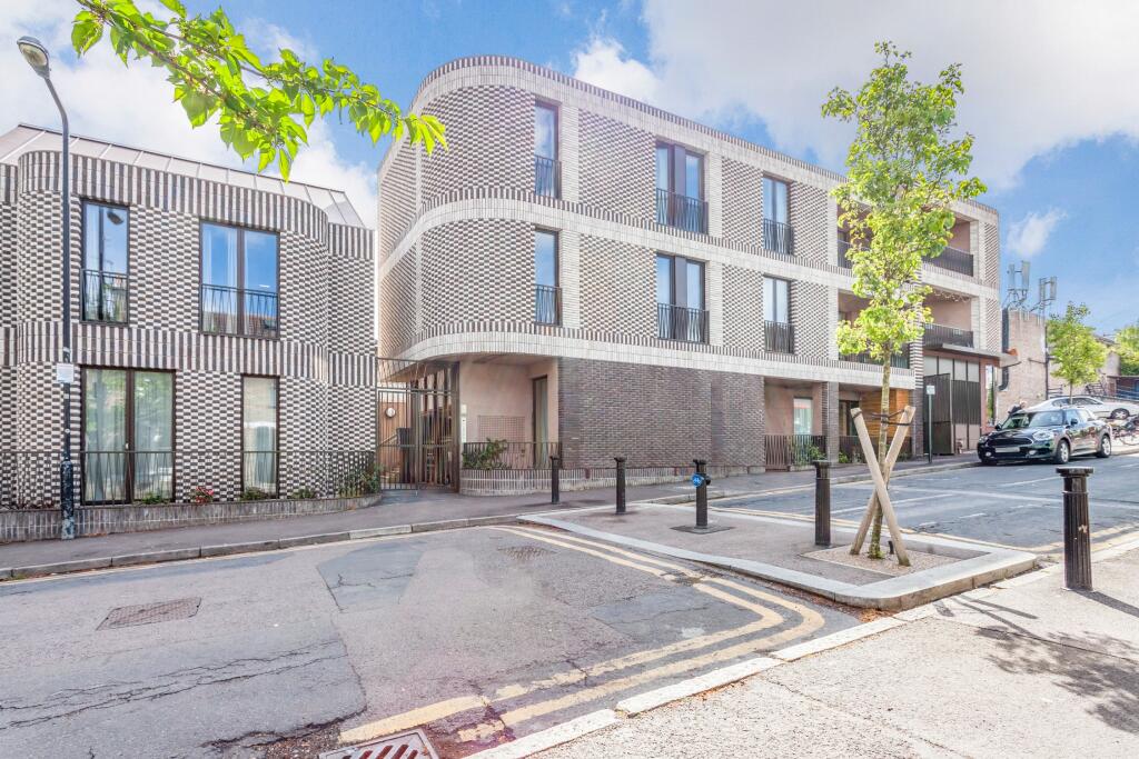 1 bed 1st Floor Flat for rent in London. From Portico - Walthamstow